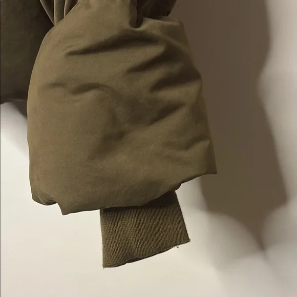 Banana Republic  Puffer Jacket - Picture 2 of 13